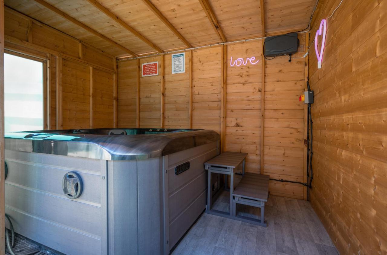 Perfect Couple Retreat To Unwind&Relax With Hottub Apartman Peacehaven Kültér fotó